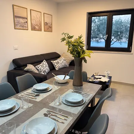 Frank Apartment