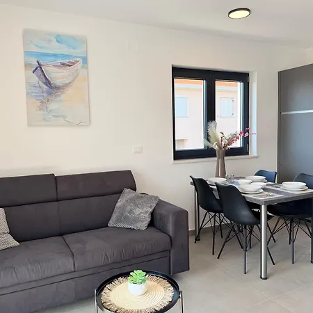 Frank Apartment