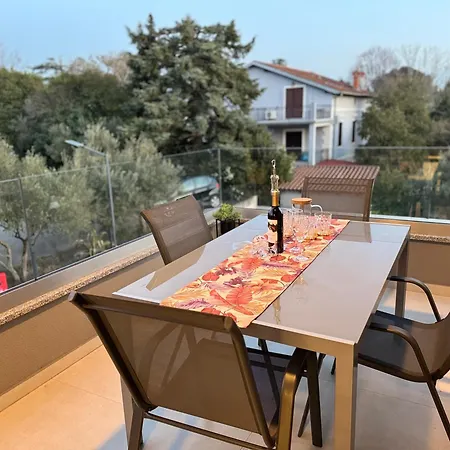 Apartment Frank Zambratija (Istria)