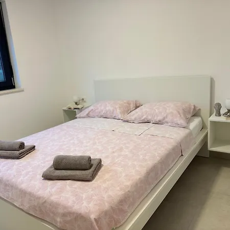 Apartment Frank Zambratija (Istria)