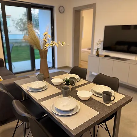 Apartment Frank Zambratija (Istria)