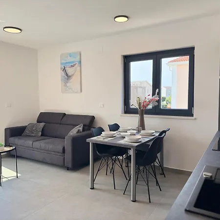 Apartment Frank Zambratija (Istria)